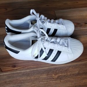 Adidas Womens Superstar Size 9